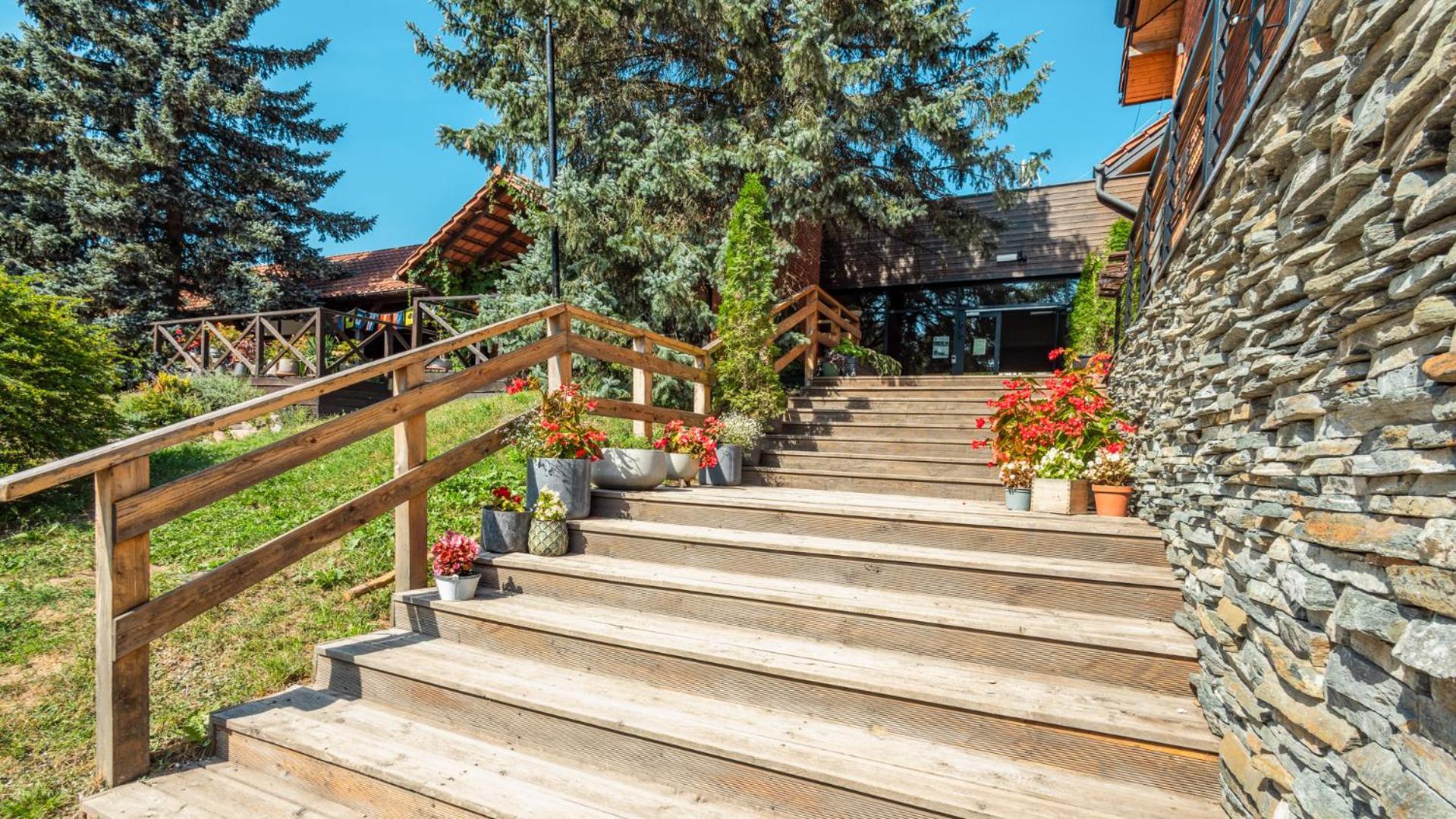 Roza Wiatrow Otel Węgorzewo Dış mekan fotoğraf